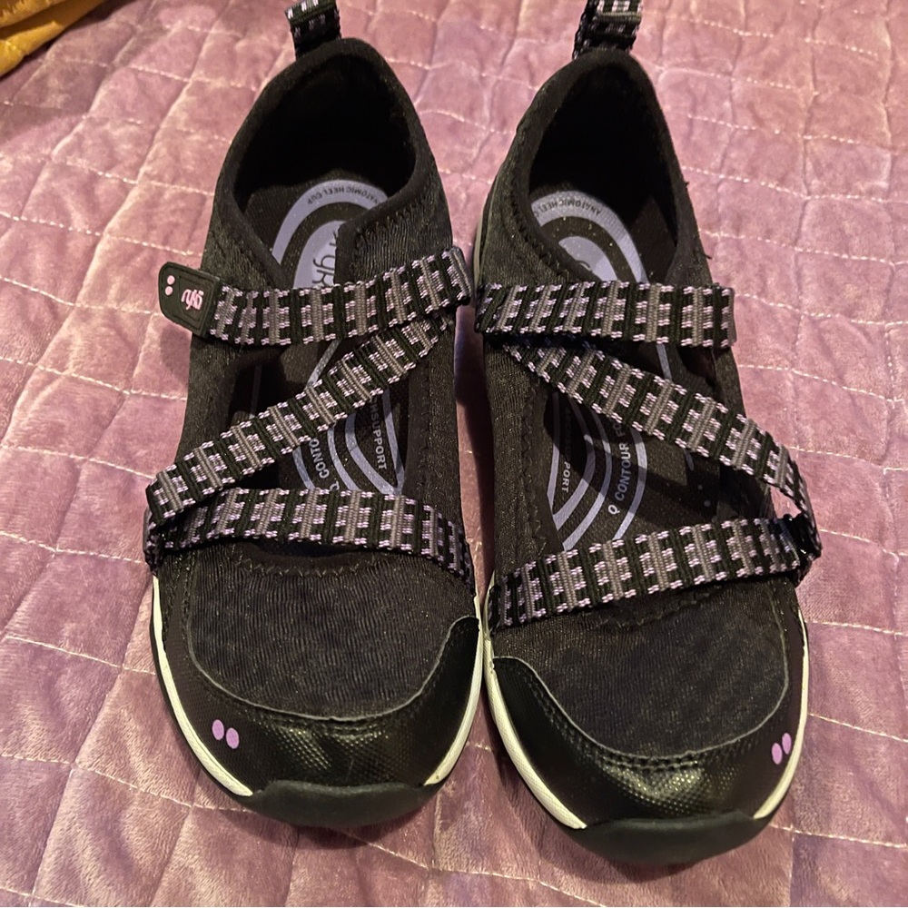 Women's Black and Purple Athletic Shoes